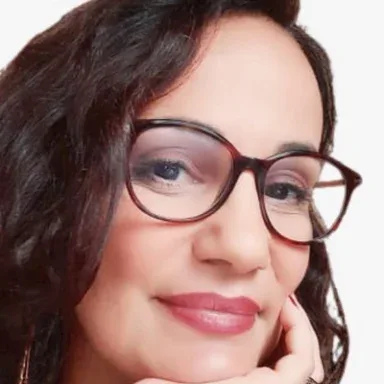 Dra. Luciana Celidonio Wolp, advogada e sócia em Louveira